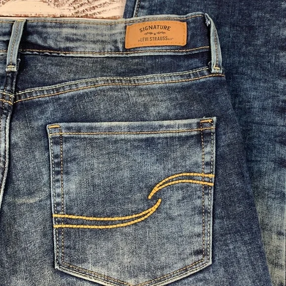 Levi Strauss Slim cuffed crop blue jeans Size 8 - Picture 9 of 16